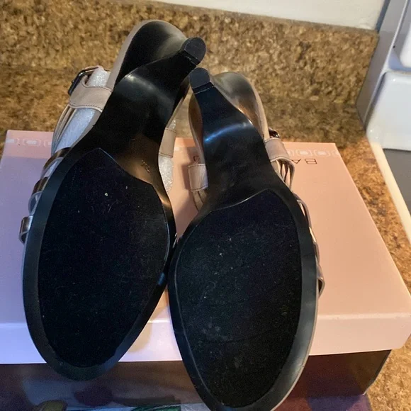 Bandolino Heels - Picture 6 of 8